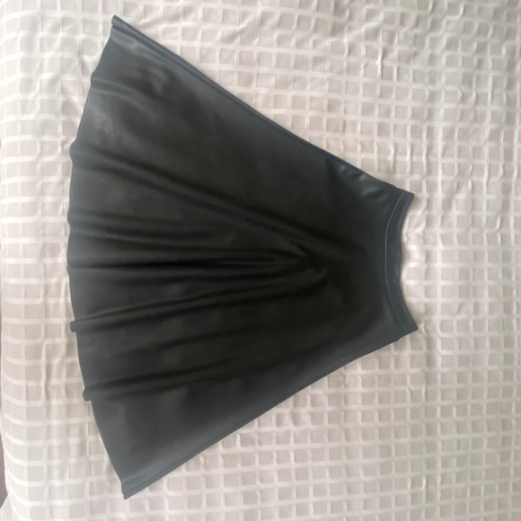 Banana Republic Vegan Leather Skirt Black 0P - Picture 2 of 8